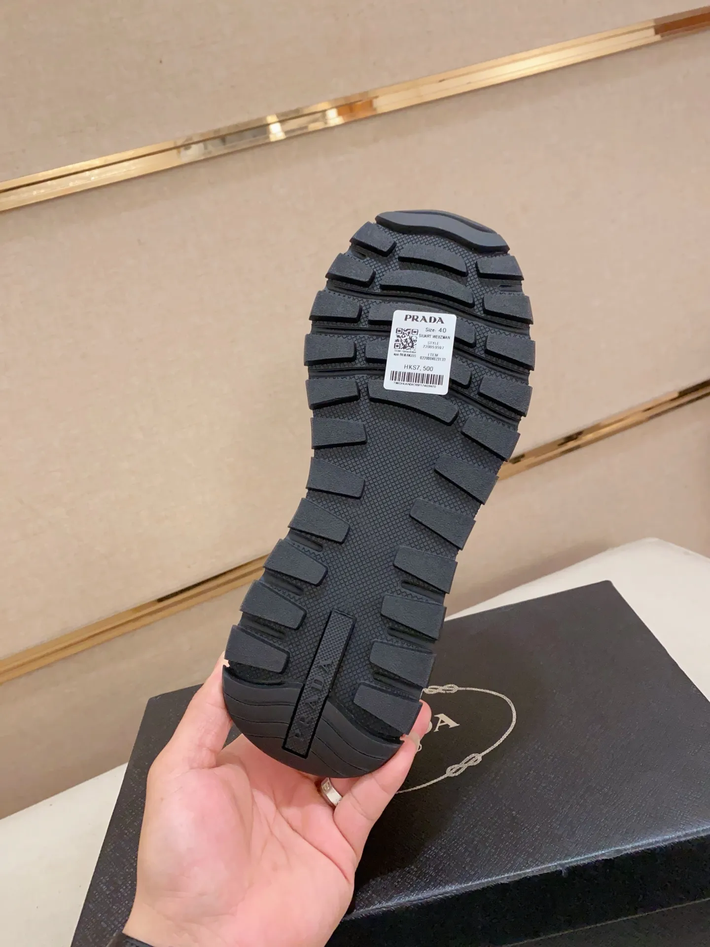 Men's shoes 💰: 500💰 [Prada～Prada] Trendy new styles are on the market. Same style as the official website. Counter quality. Original matching. [Strong] [Strong] Selected first-layer cowhide fabric. Comfortable and breathable sheepskin lining, fine workmanship, upper layer made of 100% pure cowhide, original last shape, comfortable on the feet, shoe sizes 38 to 44